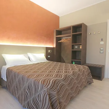 People Travel 4* Μπολόνια