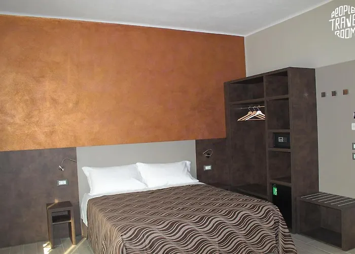 People Travel Pensión 3*