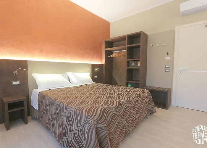 People Travel 3* Bolonia